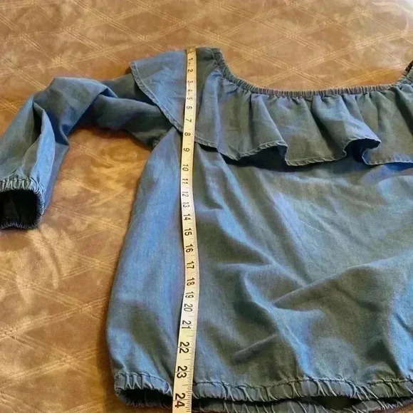 MICHAEL Michael Kohrs Chambray Denim Off Shoulder Ruffle Blouse Top Size Large. - Picture 8 of 13
